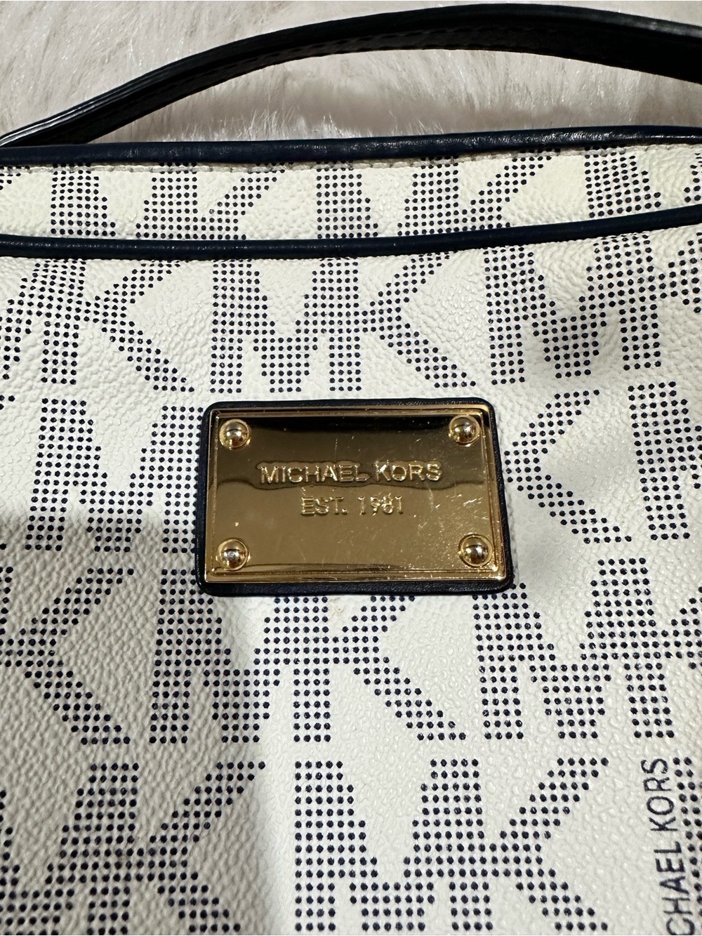 Michael Kors White-Navy Signature Print Logo Crossbody Bag with Matching Wallet - Picture 6 of 16